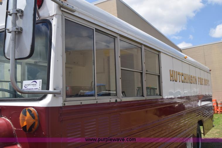 image for item K6523 1976 International Loadstar 1600 bus