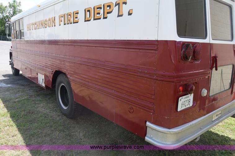 image for item K6523 1976 International Loadstar 1600 bus