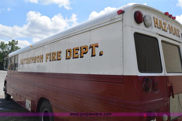 image for item K6523 1976 International Loadstar 1600 bus