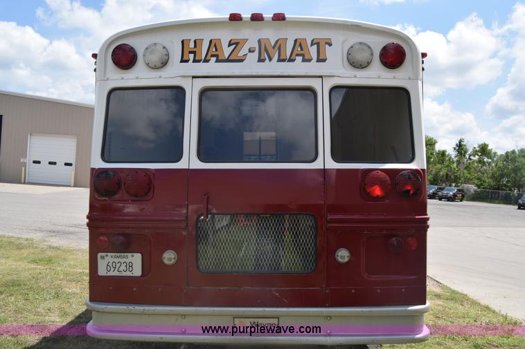 image for item K6523 1976 International Loadstar 1600 bus