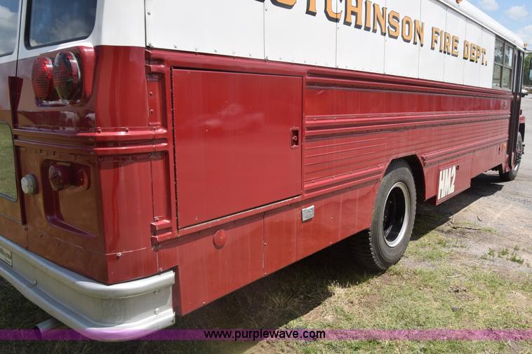 image for item K6523 1976 International Loadstar 1600 bus