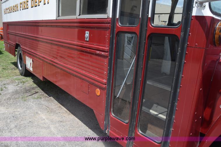 image for item K6523 1976 International Loadstar 1600 bus
