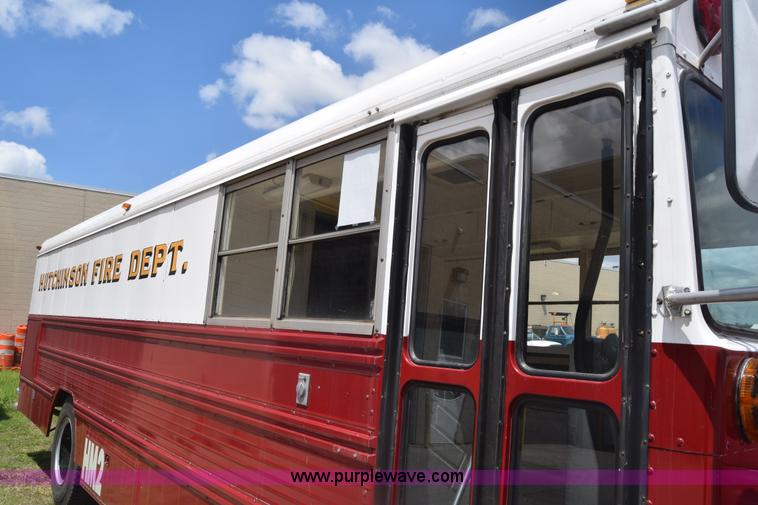 image for item K6523 1976 International Loadstar 1600 bus