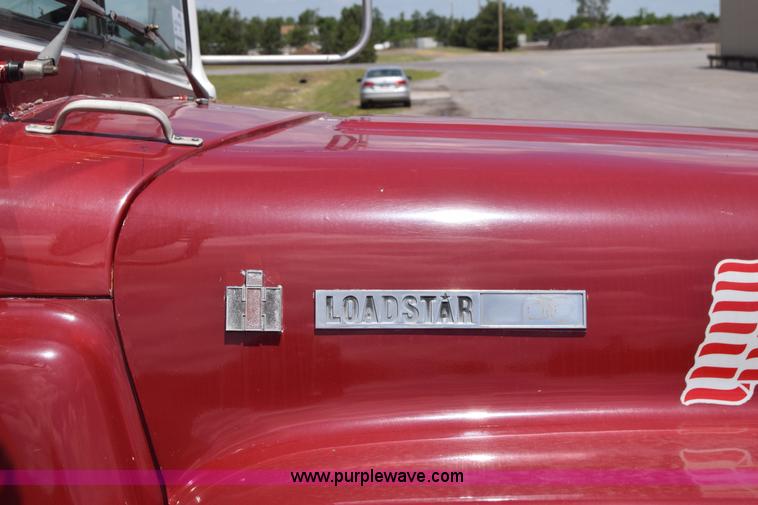 image for item K6523 1976 International Loadstar 1600 bus