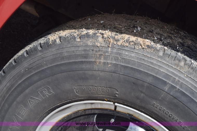 image for item K6523 1976 International Loadstar 1600 bus