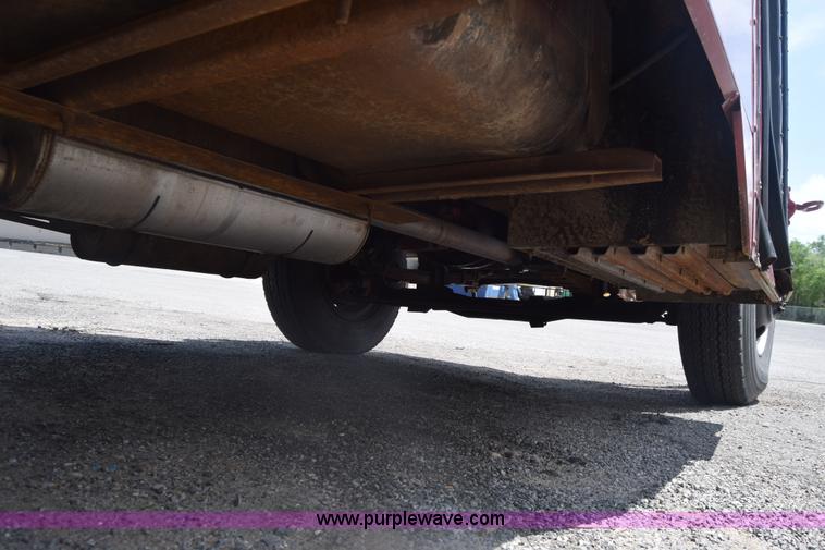 image for item K6523 1976 International Loadstar 1600 bus