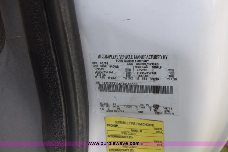 image for item K6525 2000 Ford F250 Super Duty XL utility truck