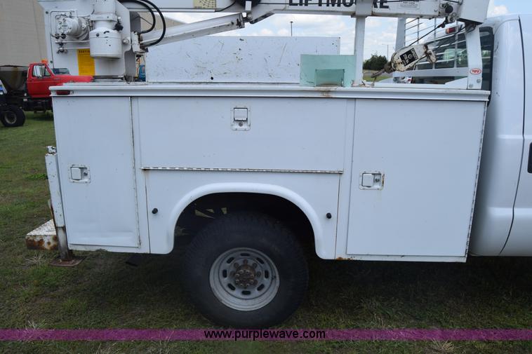 image for item K6525 2000 Ford F250 Super Duty XL utility truck