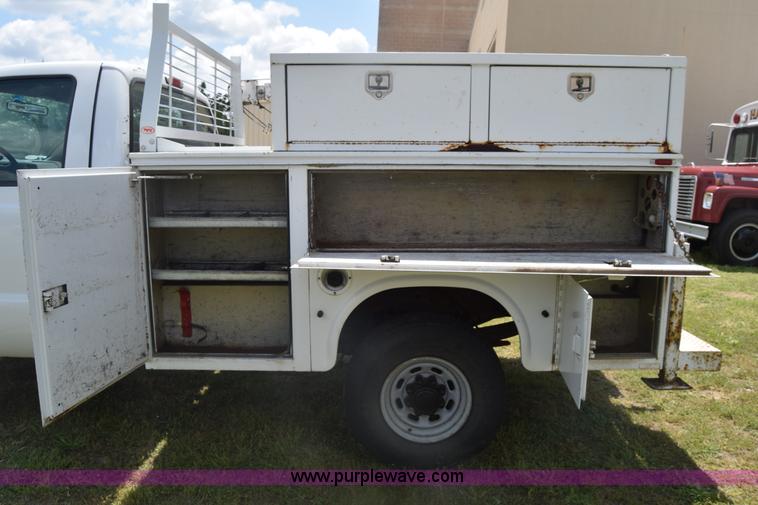 image for item K6525 2000 Ford F250 Super Duty XL utility truck