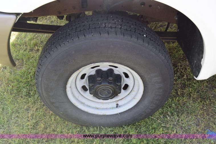 image for item K6525 2000 Ford F250 Super Duty XL utility truck