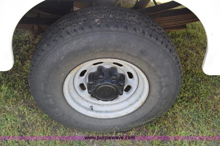 image for item K6525 2000 Ford F250 Super Duty XL utility truck