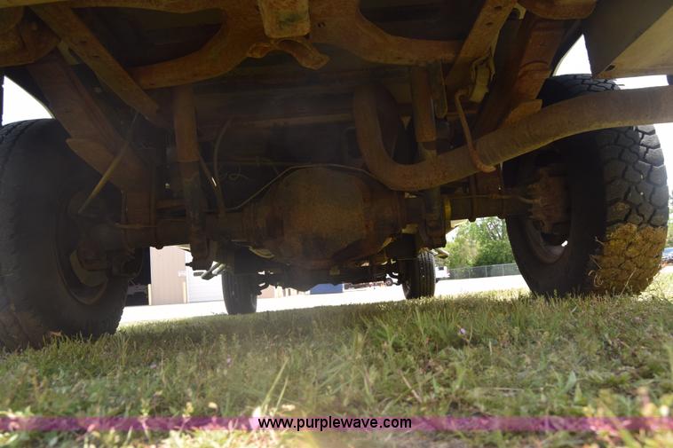 image for item K6525 2000 Ford F250 Super Duty XL utility truck