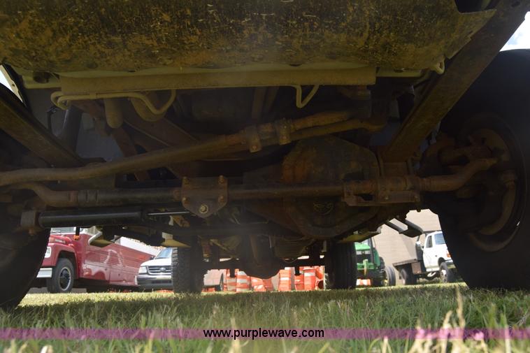 image for item K6525 2000 Ford F250 Super Duty XL utility truck