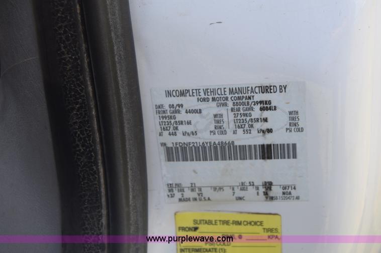 image for item K6525 2000 Ford F250 Super Duty XL utility truck