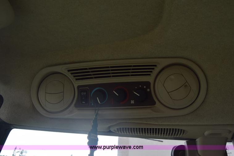 image for item K6526 2006 John Deere 5425 tractor