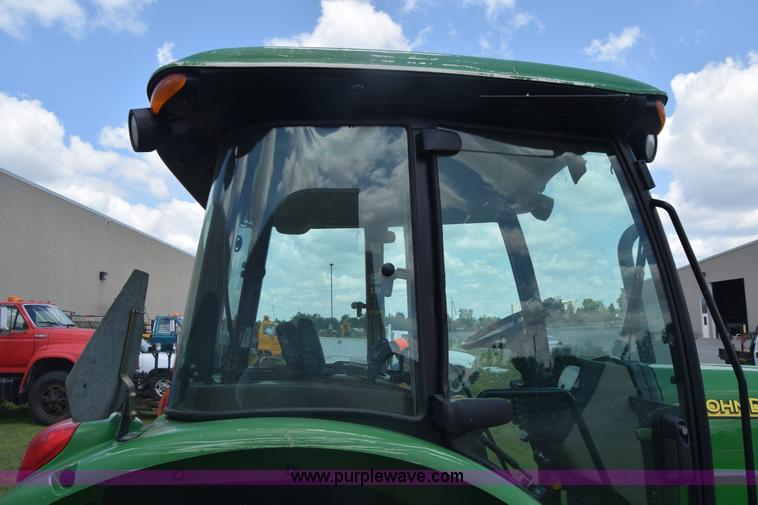 image for item K6526 2006 John Deere 5425 tractor
