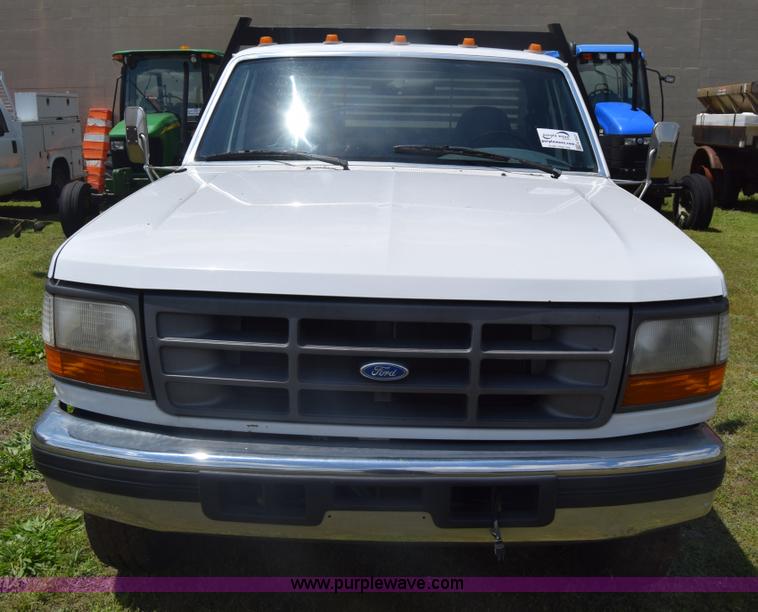 image for item K6527 1997 Ford 450 dump flatbed truck