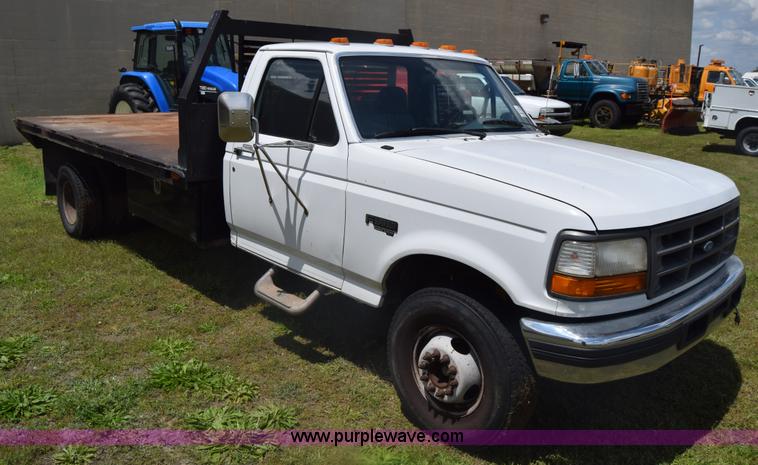 image for item K6527 1997 Ford 450 dump flatbed truck