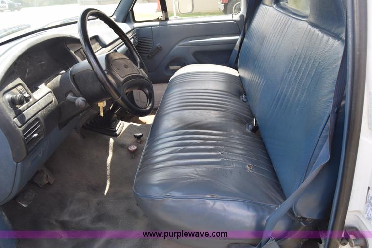 image for item K6527 1997 Ford 450 dump flatbed truck