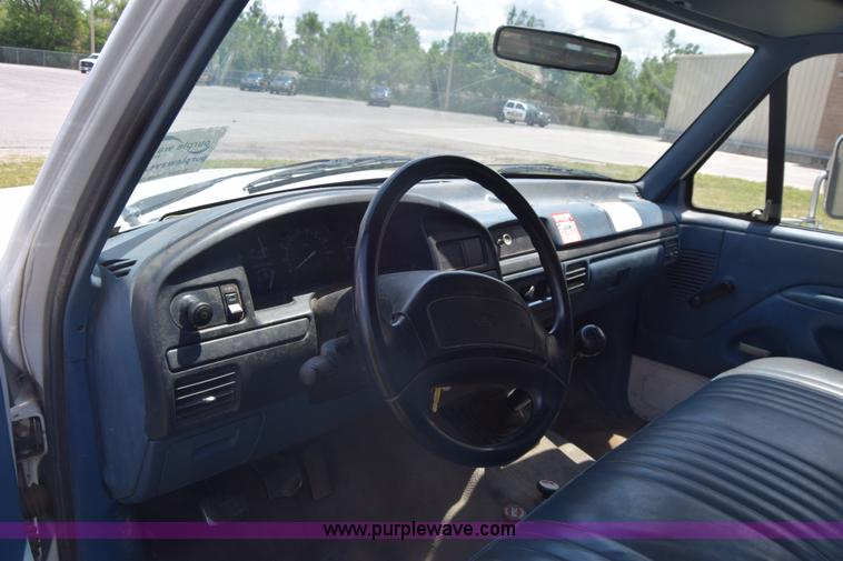 image for item K6527 1997 Ford 450 dump flatbed truck