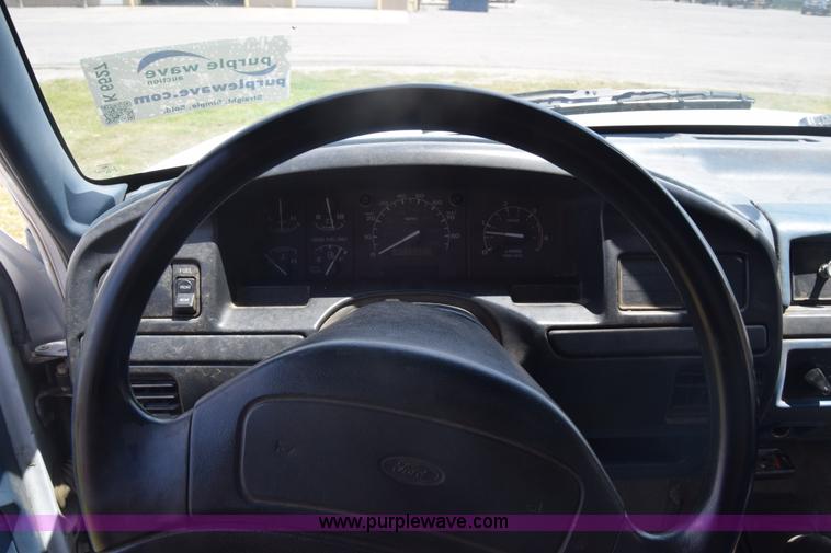 image for item K6527 1997 Ford 450 dump flatbed truck