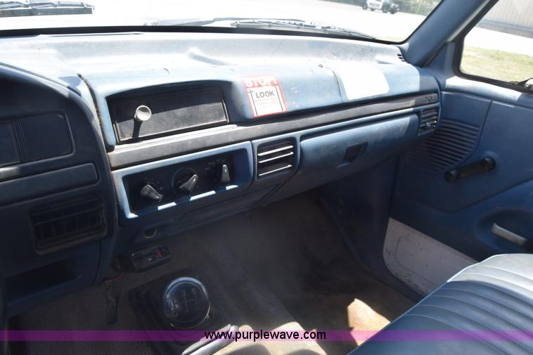 image for item K6527 1997 Ford 450 dump flatbed truck