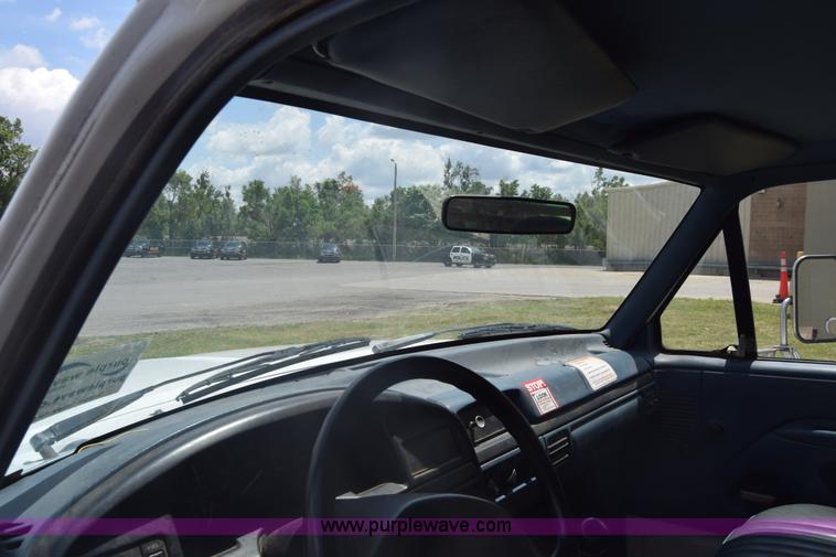 image for item K6527 1997 Ford 450 dump flatbed truck