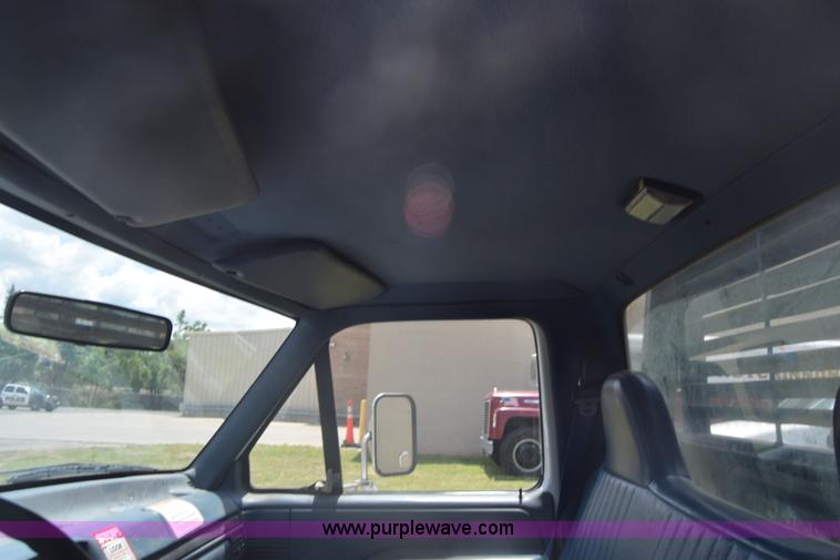 image for item K6527 1997 Ford 450 dump flatbed truck