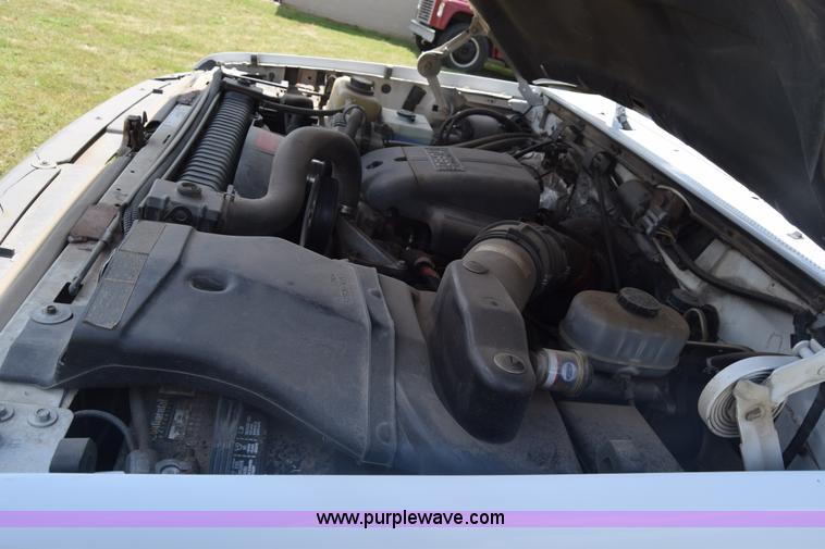 image for item K6527 1997 Ford 450 dump flatbed truck