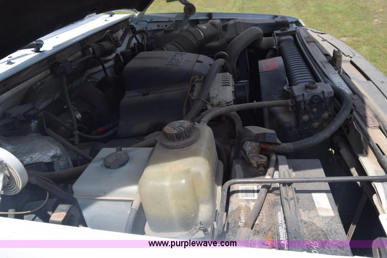 image for item K6527 1997 Ford 450 dump flatbed truck