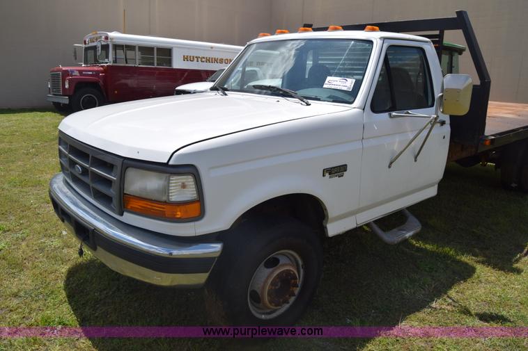 image for item K6527 1997 Ford 450 dump flatbed truck