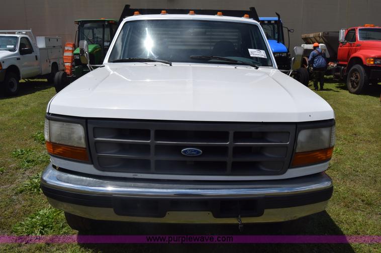 image for item K6527 1997 Ford 450 dump flatbed truck