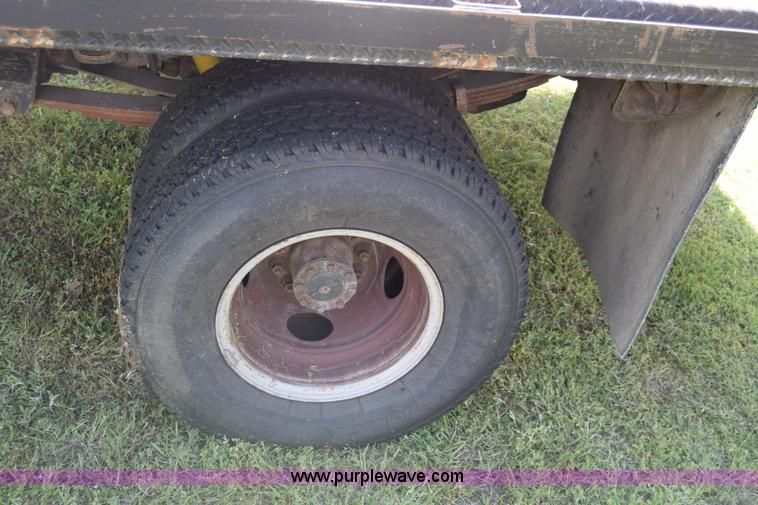 image for item K6527 1997 Ford 450 dump flatbed truck