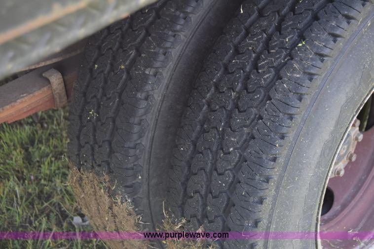 image for item K6527 1997 Ford 450 dump flatbed truck