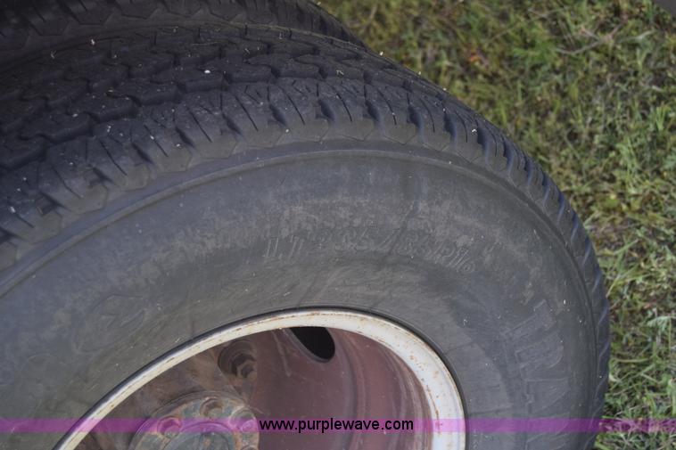 image for item K6527 1997 Ford 450 dump flatbed truck