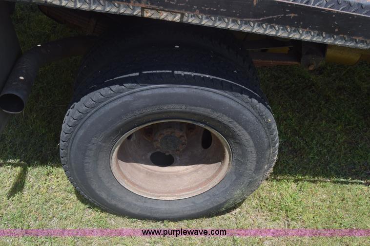 image for item K6527 1997 Ford 450 dump flatbed truck