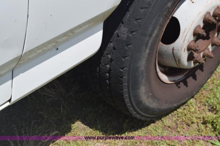 image for item K6527 1997 Ford 450 dump flatbed truck