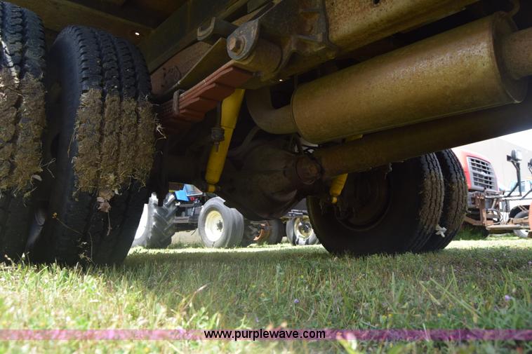 image for item K6527 1997 Ford 450 dump flatbed truck