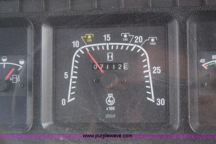 image for item K6528 2002 New Holland TS90 tractor