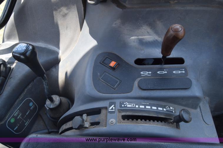 image for item K6528 2002 New Holland TS90 tractor