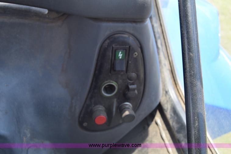 image for item K6528 2002 New Holland TS90 tractor