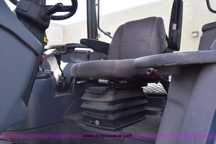 image for item K6528 2002 New Holland TS90 tractor