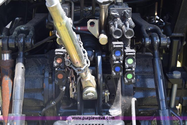 image for item K6528 2002 New Holland TS90 tractor