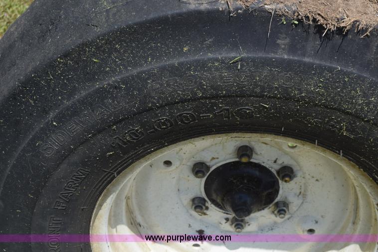 image for item K6528 2002 New Holland TS90 tractor