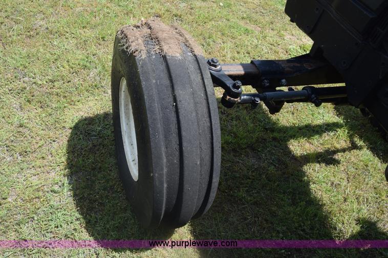 image for item K6528 2002 New Holland TS90 tractor