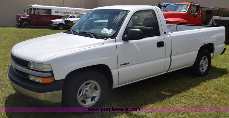 image for item K6530 2002 Chevrolet Silverado 1500 pickup truck