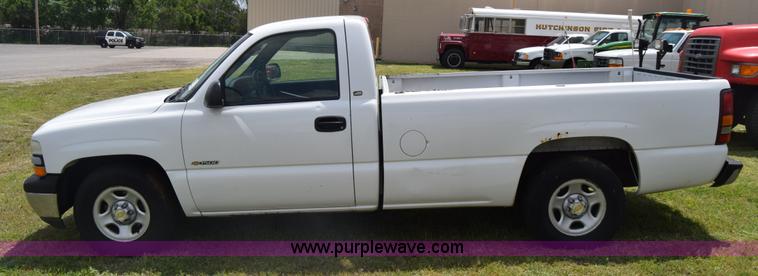 image for item K6530 2002 Chevrolet Silverado 1500 pickup truck