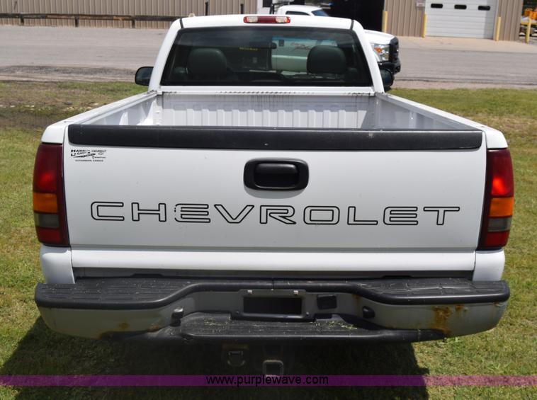 image for item K6530 2002 Chevrolet Silverado 1500 pickup truck