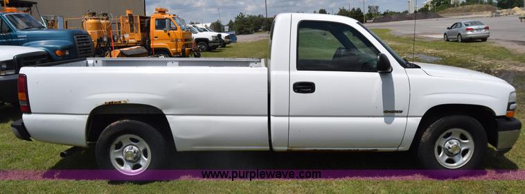 image for item K6530 2002 Chevrolet Silverado 1500 pickup truck