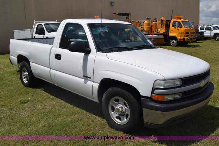 image for item K6530 2002 Chevrolet Silverado 1500 pickup truck